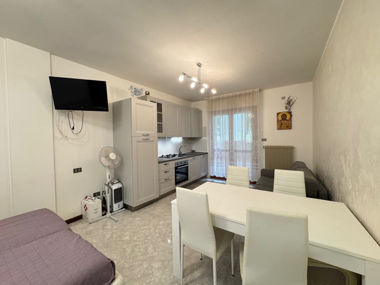 000  Thumbnail Img 9882.jpg