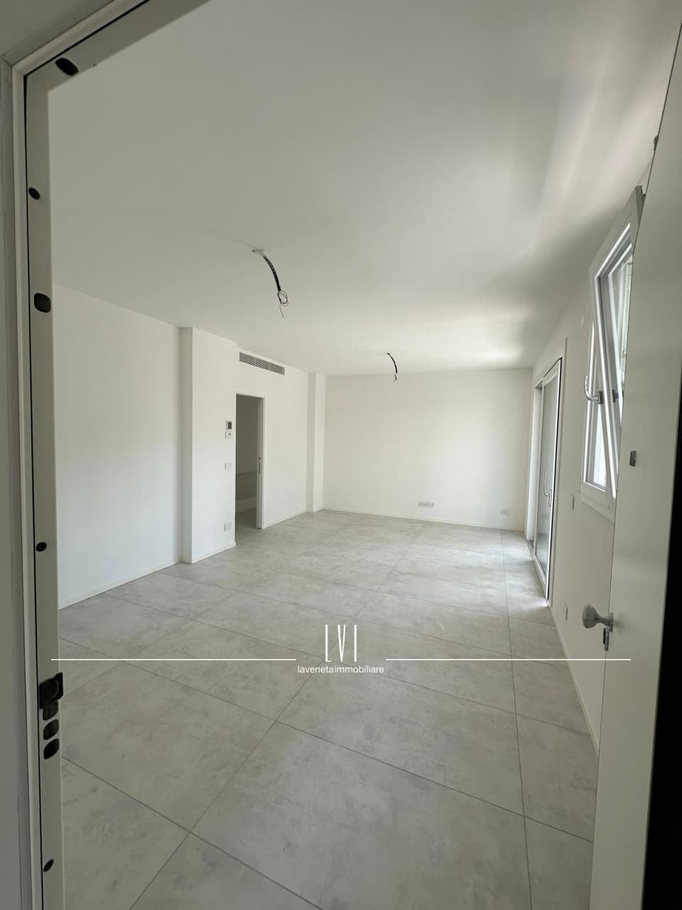 002  27b6ef5f B758 4380 B399 A0ca64c28276 Wmk 0.jpg