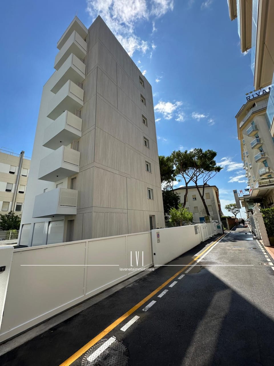 000  F9cb96d9 449c 478d 85d1 782c92c83523 Wmk 0.jpg