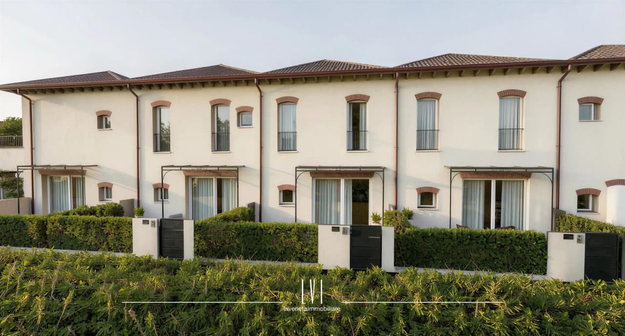 004 007 1cf4cc8f 7267 449f A161 2c020e1bc8ae Wmk 0.jpg